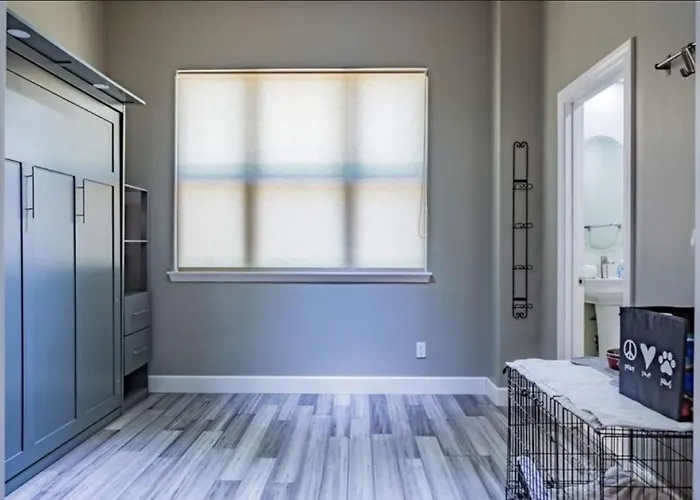 Luxury Walk To Downtown Holiday home *