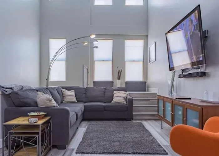 Luxury Walk To Downtown Holiday home